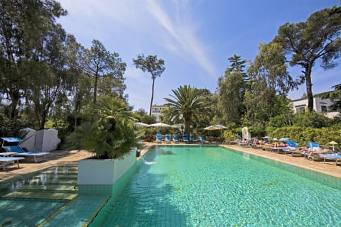 2 indoor pools, outdoor pool