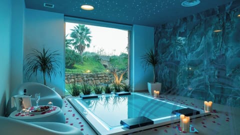 Couples treatment rooms, sauna, hot tub, steam room, Turkish bath