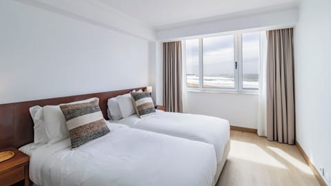 Hypo-allergenic bedding, in-room safe, desk, laptop workspace