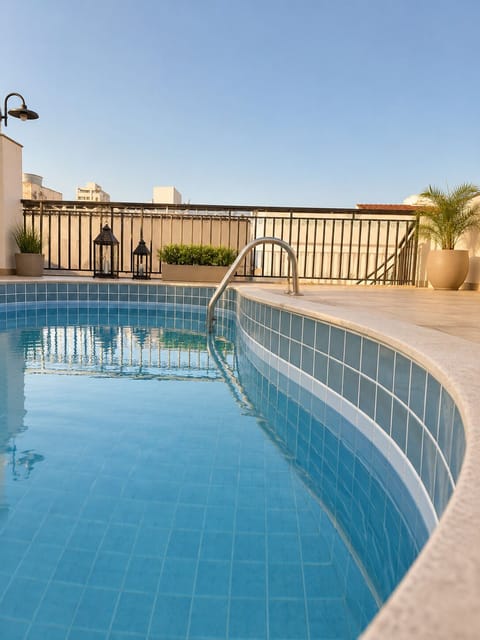 Indoor pool, sun loungers
