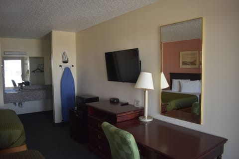 Economy Double or Twin Room, Non Smoking | Blackout drapes, iron/ironing board, free WiFi, bed sheets