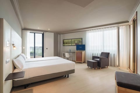 In-room safe, desk, laptop workspace, soundproofing