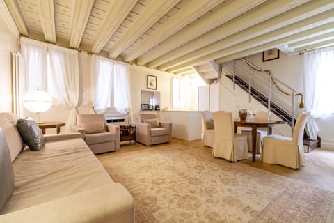 Deluxe Apartment | Living area