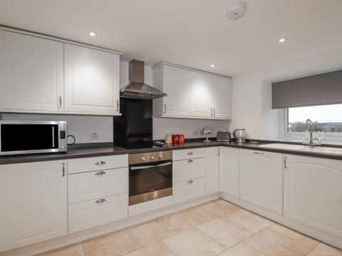 Cottage | Private kitchen | Fridge, dishwasher, electric kettle, toaster