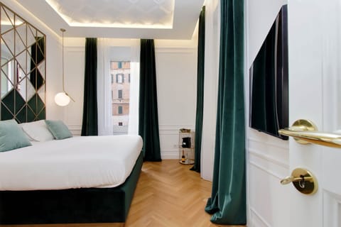 Deluxe Studio | Frette Italian sheets, premium bedding, down comforters, pillowtop beds