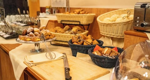 Daily buffet breakfast (EUR 16 per person)