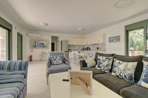 Family Villa | Living area | 40-inch Smart TV with satellite channels, TV