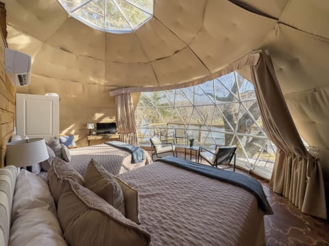 The Chestnut Glamping Dome | Desk, laptop workspace, WiFi (free), individually decorated