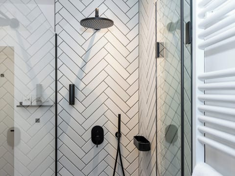 Premium Double Room | Bathroom | Shower, rainfall showerhead, free toiletries, hair dryer