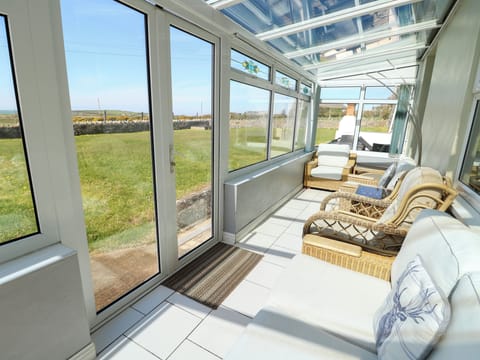 Cottage | Living area