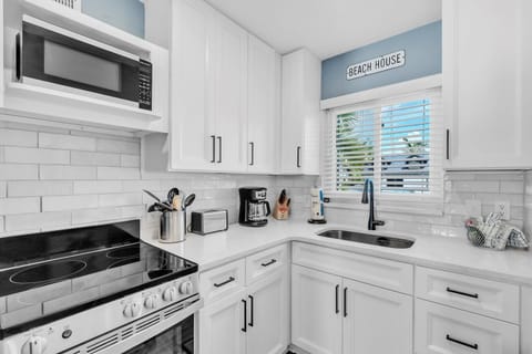 Condo, 2 Bedrooms | Private kitchen | Coffee/tea maker