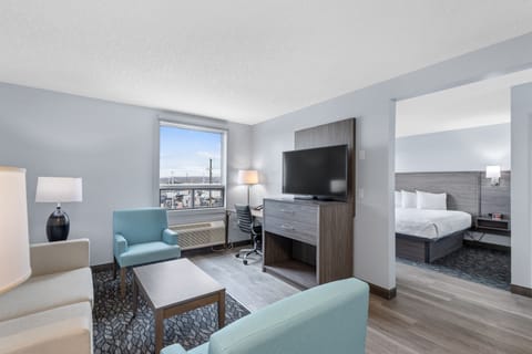 Premium Suite, 1 King Bed with Sofa bed, Kitchenette | Individually furnished, desk, blackout drapes, free WiFi