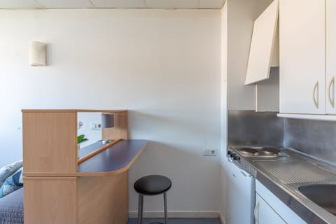 Room, 1 Twin Bed | Bathroom | Shower, free toiletries, towels