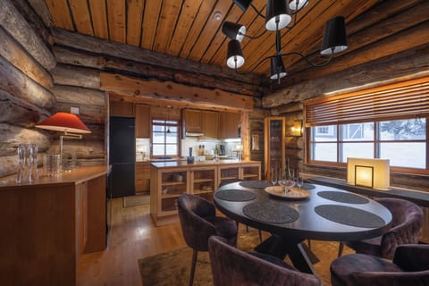 Premium Suite, 2 Bedrooms, Non Smoking, Sauna | Dining room