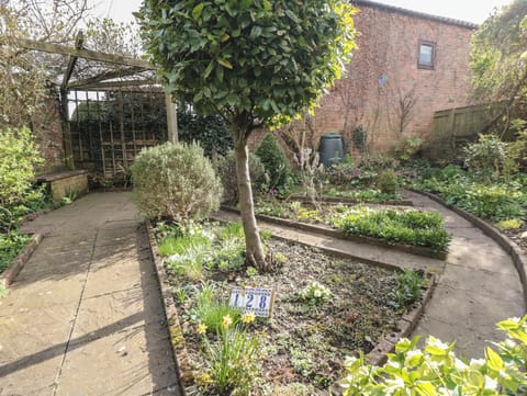 Cottage | Property grounds