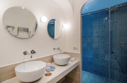 Junior Suite, Balcony, Garden View | Bathroom | Shower, designer toiletries, hair dryer, bathrobes