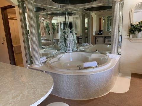 Roman Retreat | Jetted tub