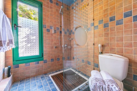 Family Villa, 2 Bedrooms, 2 Bathrooms (Villa Revita Kourouta beach) | Bathroom