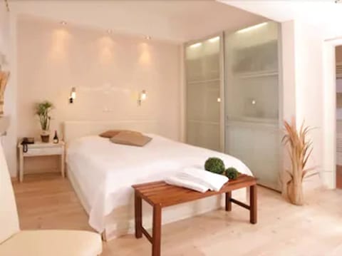Hypo-allergenic bedding, individually decorated, individually furnished