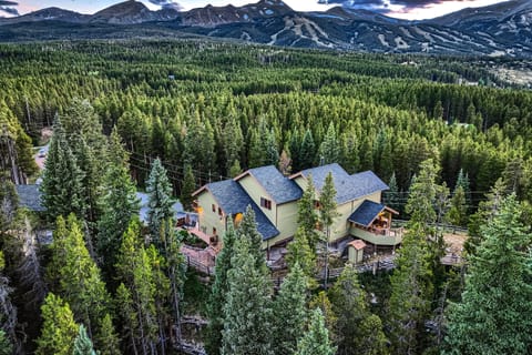 House, 5 Bedrooms | Aerial view