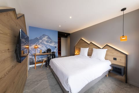 Family Quadruple Room | Soundproofing, travel crib, free WiFi, bed sheets