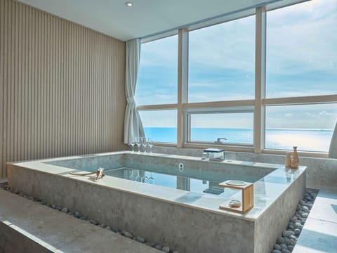 [Main] Ocean Family Private Spa (Randomly selected) | Blackout drapes, soundproofing, iron/ironing board, free WiFi
