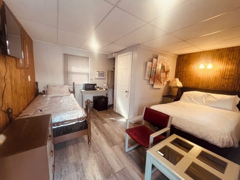 Family Room, 1 Bedroom | Desk, soundproofing, iron/ironing board, free WiFi