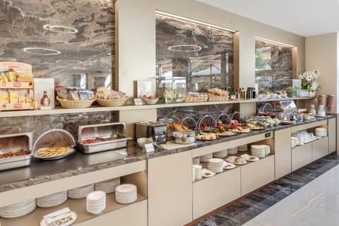 Daily buffet breakfast for a fee