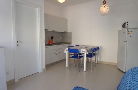 Apartment, 2 Bedrooms, Patio, Garden View | Interior