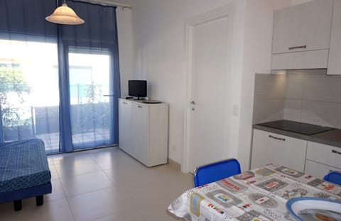 Apartment, 2 Bedrooms, Patio, Garden View | Room amenity