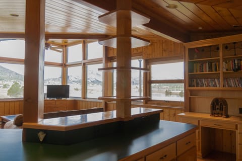 Family House, Fireplace, Lake View | Living area | 40-inch TV with cable channels, DVD player