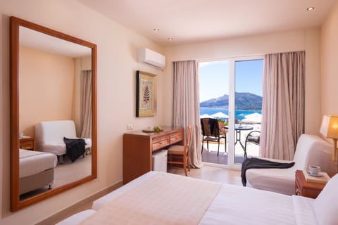 Poolfront Double Room with Sea View | Pillowtop beds, in-room safe, desk, blackout drapes