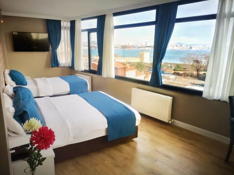 Deluxe Room with Panoramic Sea View | Minibar, in-room safe, individually furnished, desk