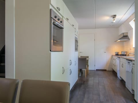 Bungalow | Private kitchen | Highchair