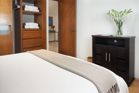 Premium bedding, down comforters, in-room safe, blackout drapes