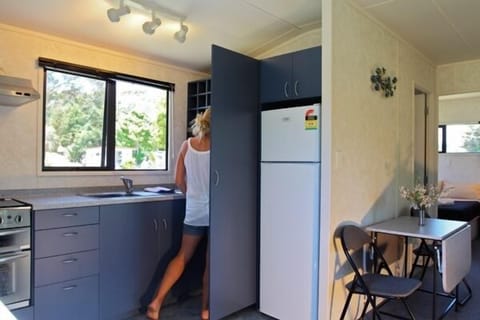 Bungalow, 2 Bedrooms | Private kitchenette