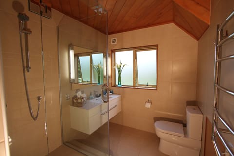 Double Room (Bellavista room) | Bathroom | Shower, rainfall showerhead, free toiletries, slippers