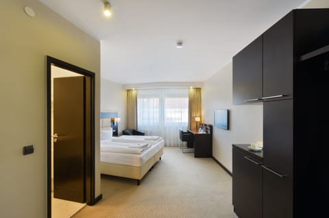 Desk, soundproofing, free WiFi