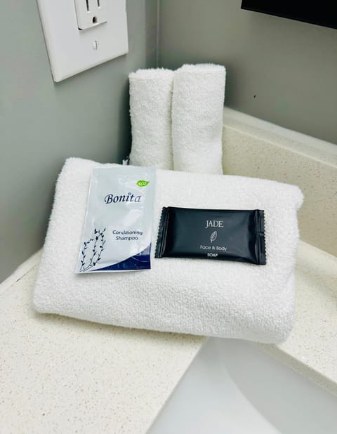 Premium bedding, iron/ironing board, free WiFi