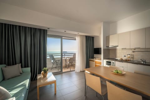 Superior Apartment (for 4) | Private kitchen | Fridge, stovetop, coffee/tea maker