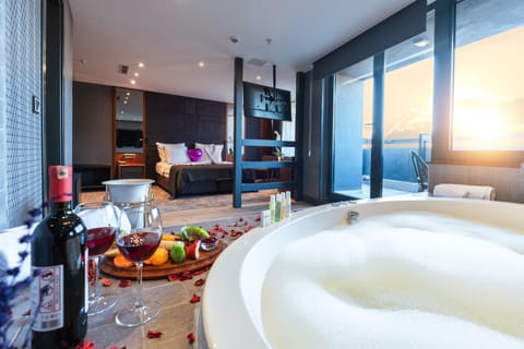Junior Suite (Terrace) | Soundproofing, free WiFi, bed sheets