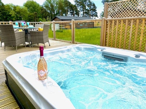 Classic Apartment, Ensuite (With Hot Tub) | Outdoor spa tub