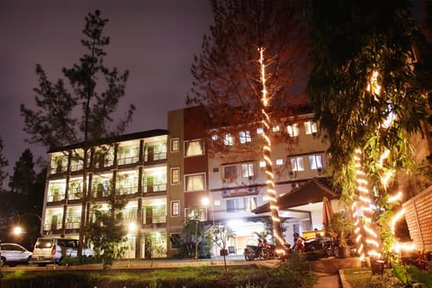 Front of property - evening/night