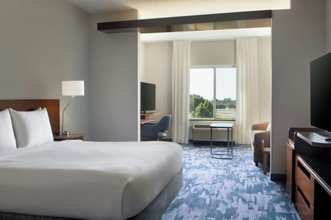 Studio, 1 King Bed | Premium bedding, in-room safe, desk, iron/ironing board