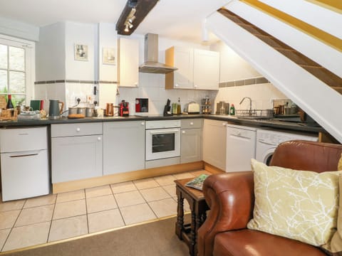 Cottage | Private kitchen | Fridge, dishwasher, electric kettle, toaster
