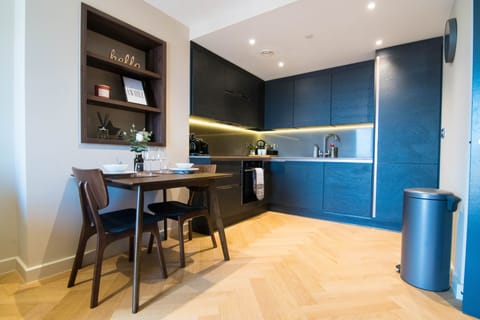 Luxury Apartment, Ensuite, Garden View (King's 39) | Shared kitchen