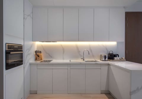 Studio, 1 King Bed, Accessible | In-room safe, laptop workspace, blackout drapes, soundproofing