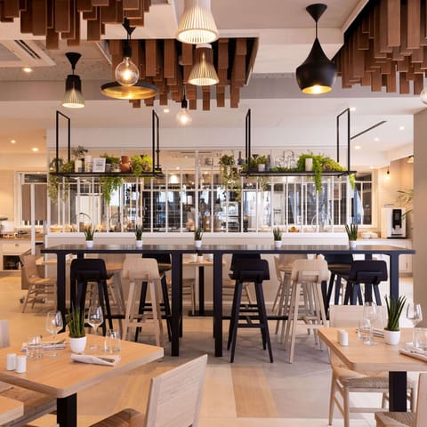 Breakfast, lunch, dinner served; ocean views