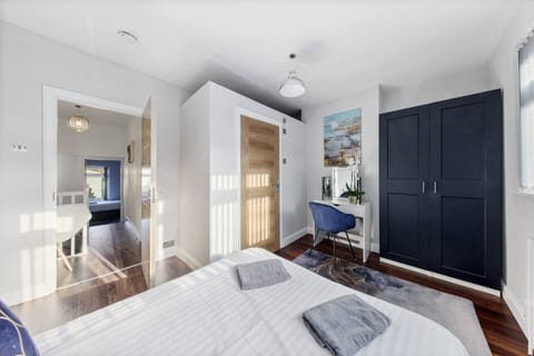 House | 3 bedrooms, iron/ironing board, free WiFi, bed sheets