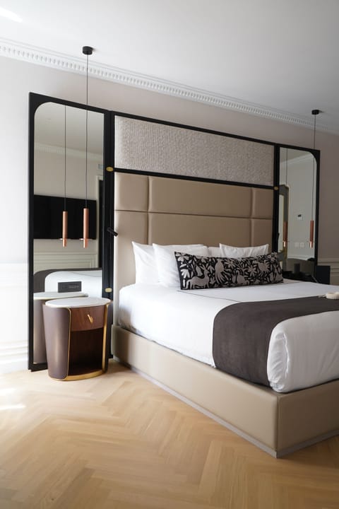 Grand Deluxe Room, 1 King Bed | Premium bedding, free minibar, in-room safe, individually decorated